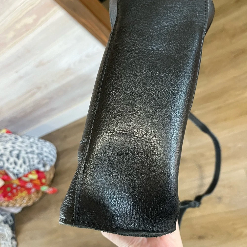 Portland Leather Elegant Black Leather Tote Bag - Picture 9 of 10